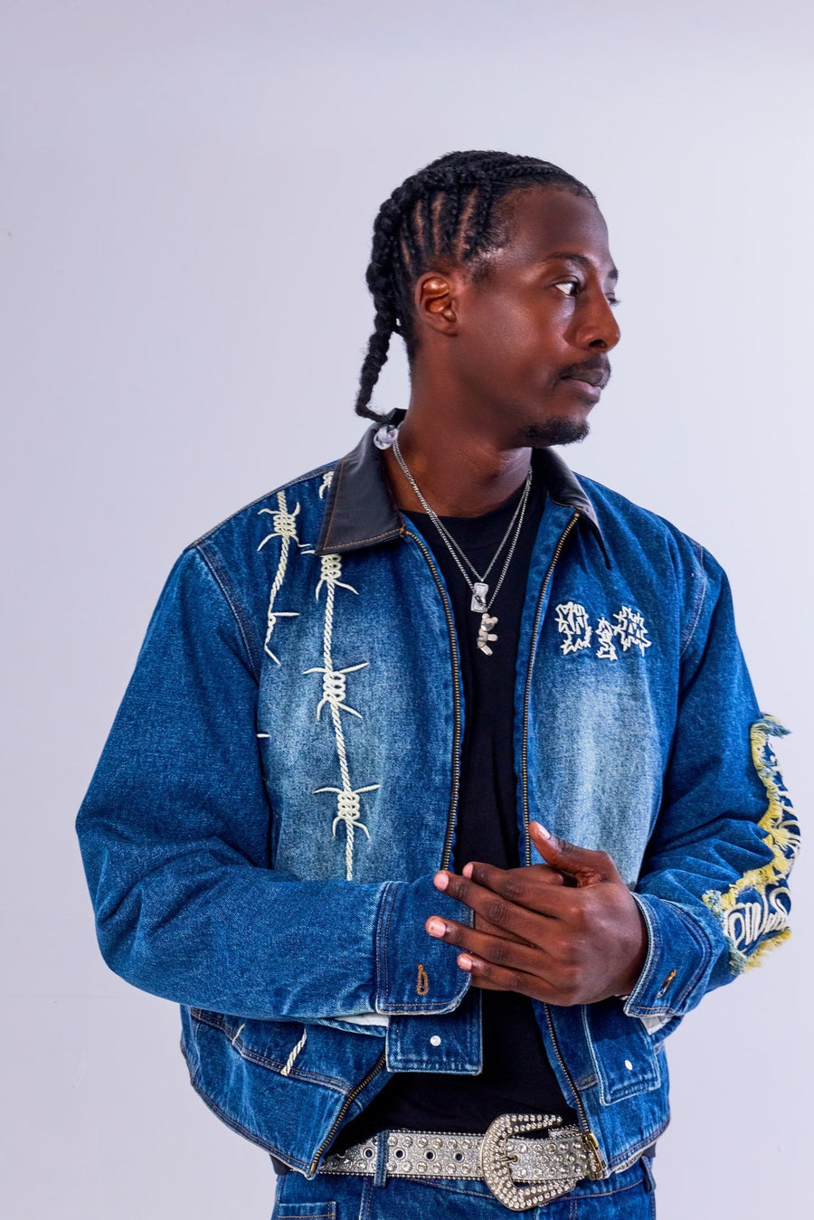 APPLIQUÉ DISTRESSED DENIM JACKET