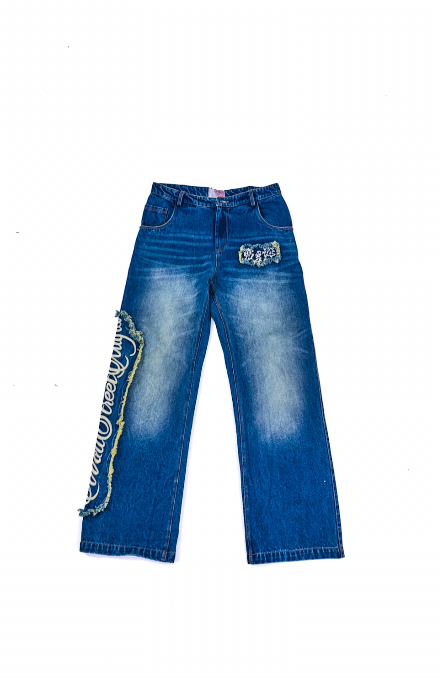 APPLIQUÉ DISTRESSED JEANS